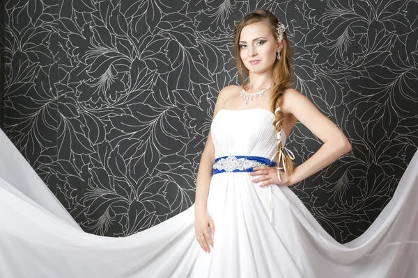 Make a Grand Entrance: Arabic Formal Gowns for Royal Wedding Elegance