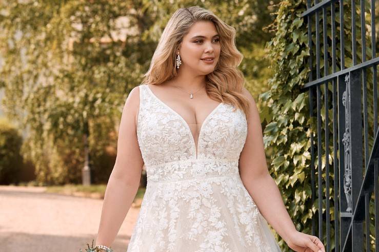 The Ultimate Guide to Finding the Perfect Curvy Fit and Flare Wedding Dress