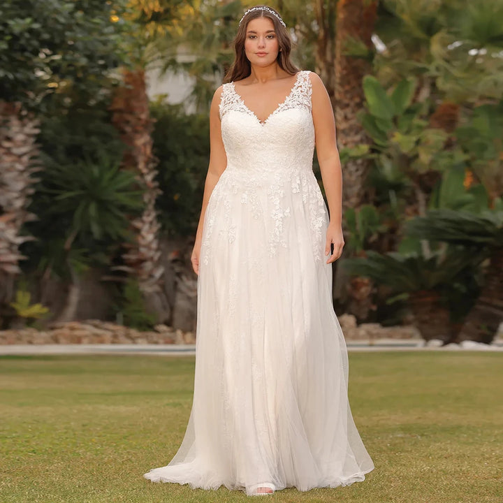 Regal Sleeveless Appliques Tulle Wedding Dress
