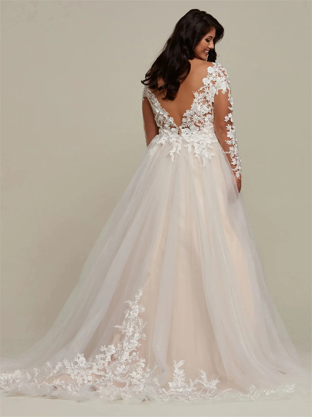 Exquisite Appliques Plus Size Wedding Gown