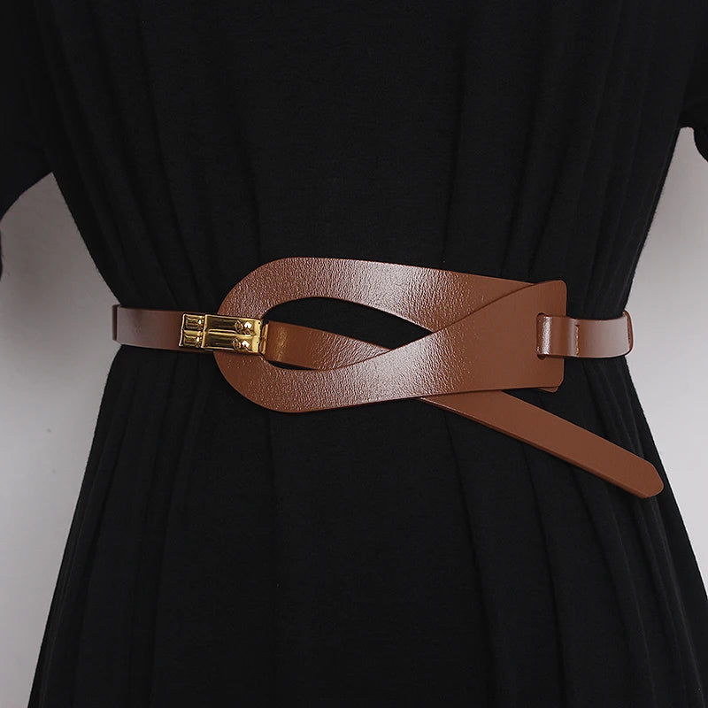 Women’s corset belt in medium brown genuine leather with gold-tone buckle and ring hardware