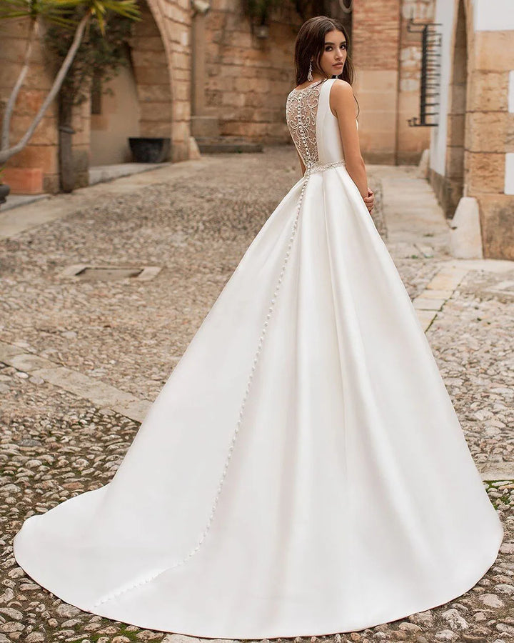 Lovely Scoop Neck Bridal Dress