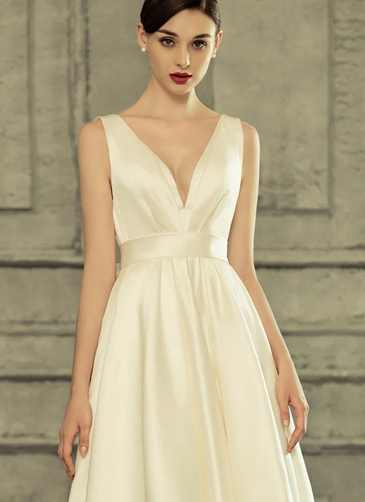 Exquisite A-Line Mini Bridal Gown