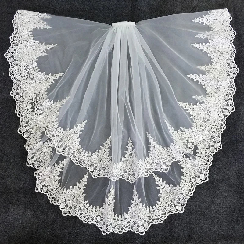 Ivory bridal veil with lace appliqué edge
