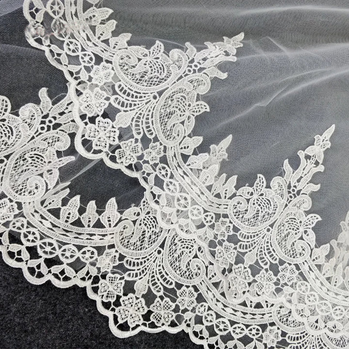 Ivory bridal veil with ornate appliqué lace edge