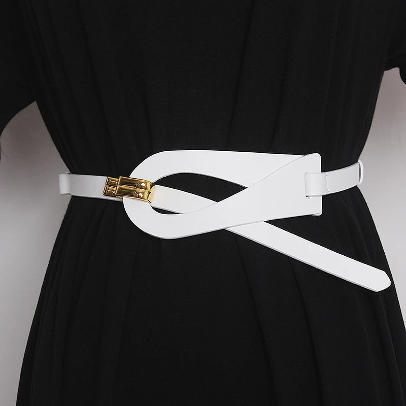 Women’s corset belt in white genuine leather with gold-tone buckle and ring hardware