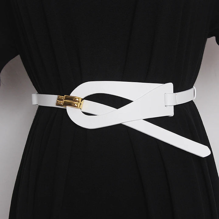 Women’s corset belt in white genuine leather with gold-tone buckle and ring hardware
