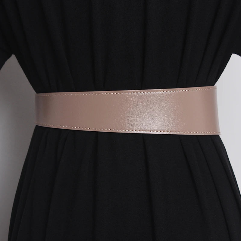 Light khaki leather wide waist belt, straight strap with no visible buckle