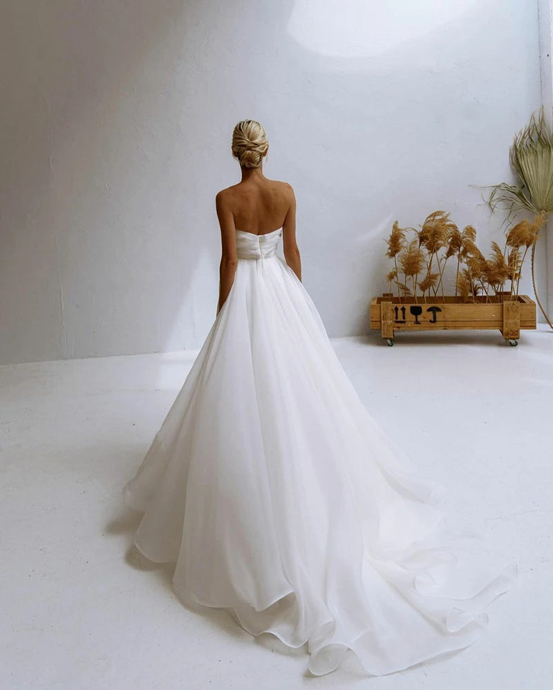 Ultra-Modern Pleat Tulle Bridal Dress