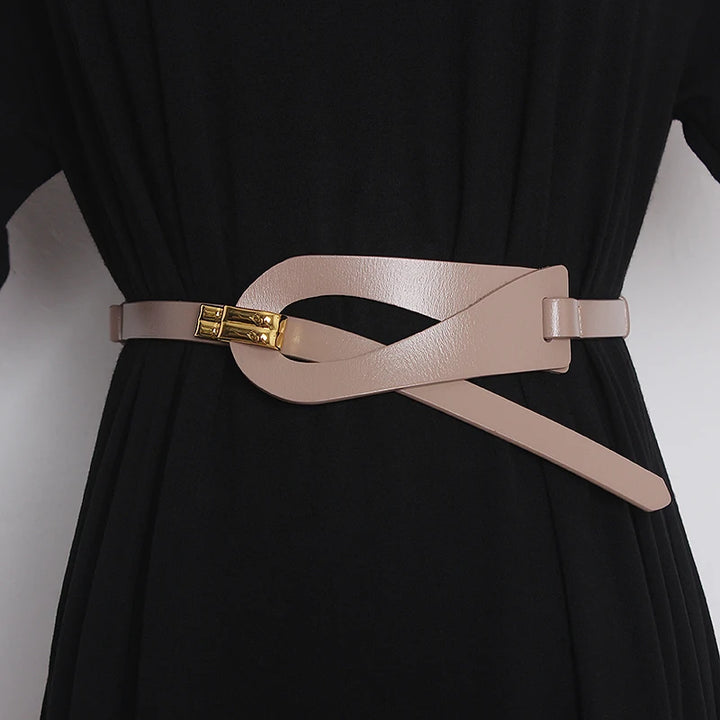 Women’s corset belt in light beige genuine leather with gold-tone buckle and ring hardware