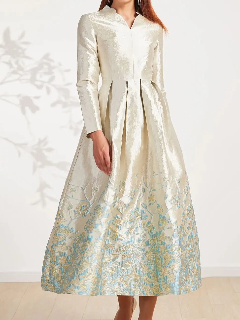 Exquisite Embroidery Wide-Armlet Dress