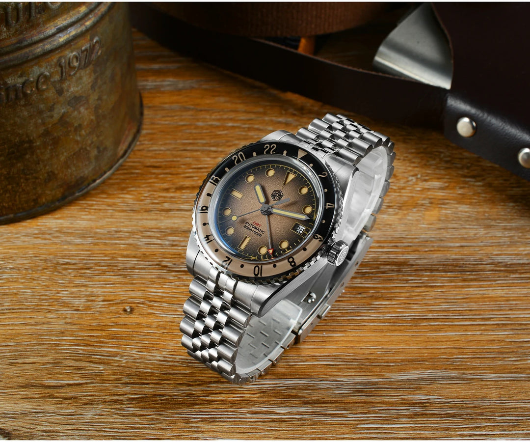 Bezel Sandwich Dial Wristwatch