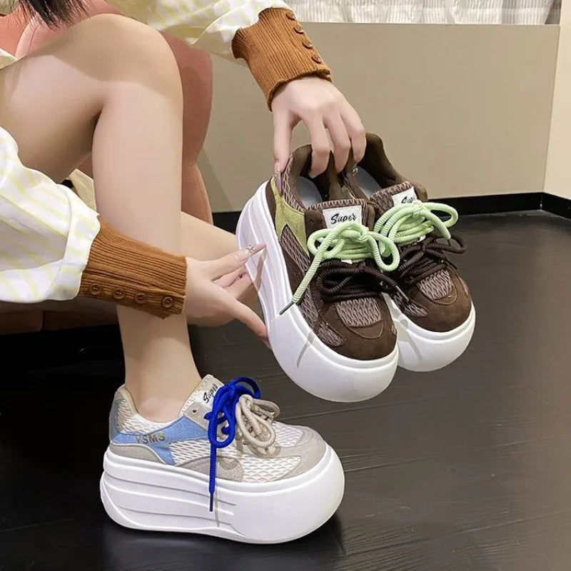 Sophisticated Breathable Sports Sneakers