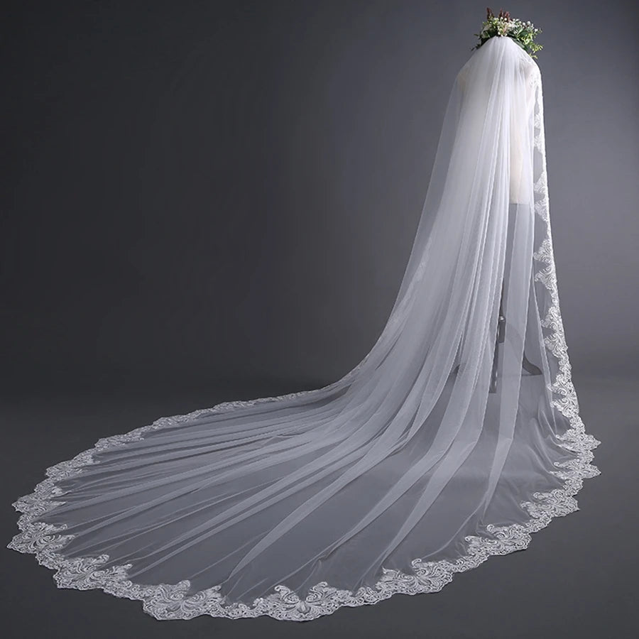 Delicate One Layer Lace Edge Bridal Veil