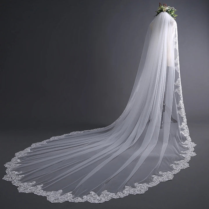 Delicate One Layer Lace Edge Bridal Veil