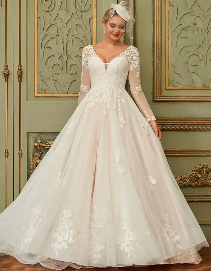 Tasteful Lace Appliques Bridal Dress