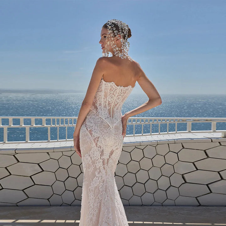 Attractive Lace Appliques Wedding Dress