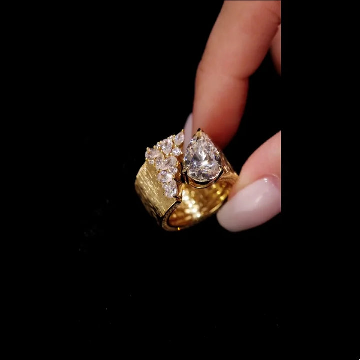 Luxury Gold Brushed Synthetic Zircon Ring