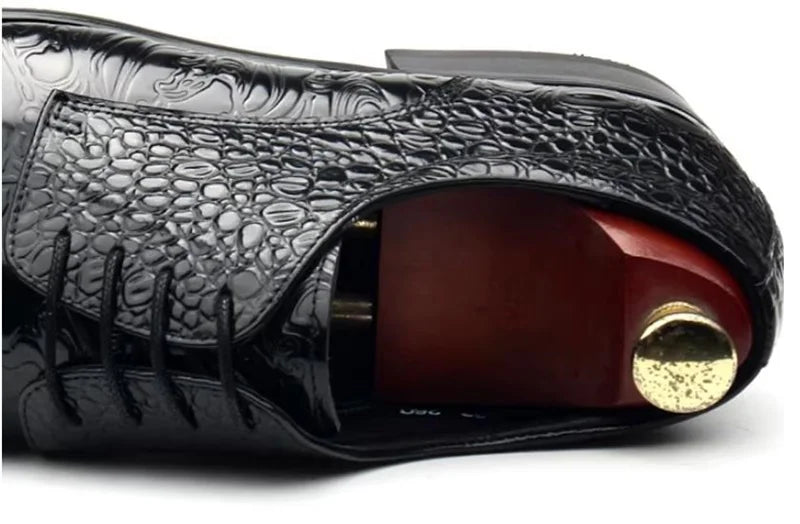 Exquisite Embossing Formal Shoes