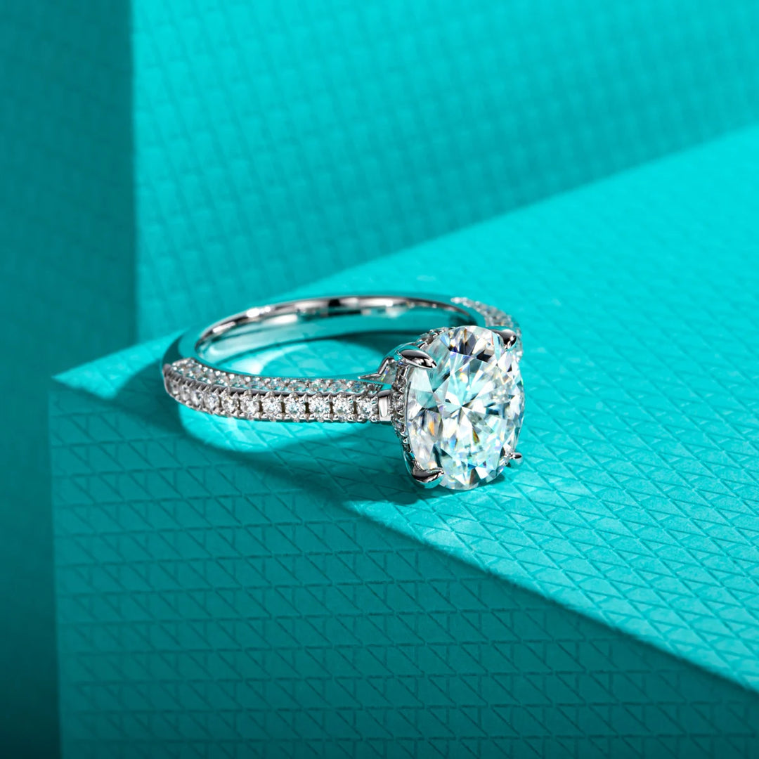 Luxury Oval Cut Moissanite Ring