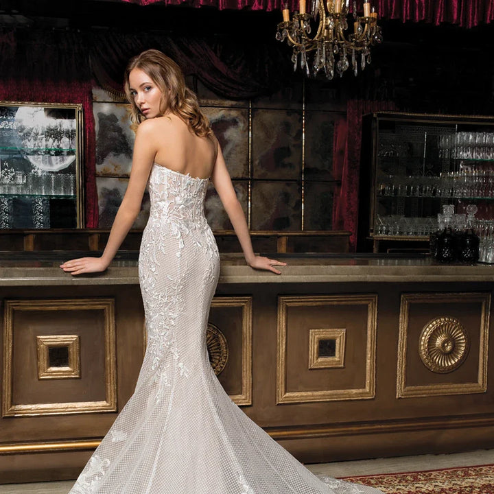 Romantic Sweetheart Neck Wedding Gown