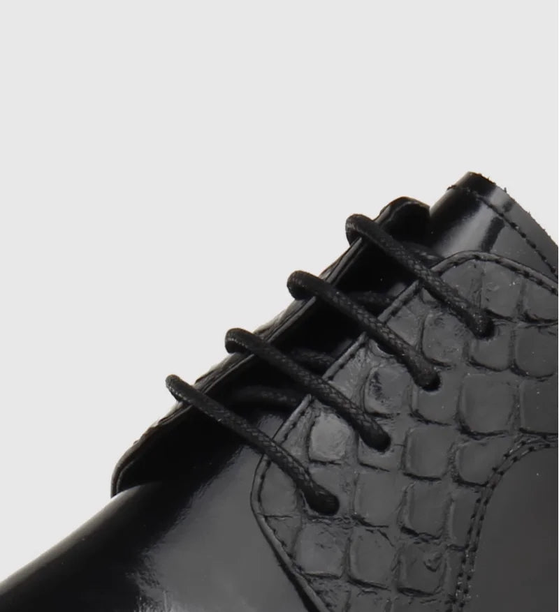 Handsome Embossed Fish Scale Patterned Shoes