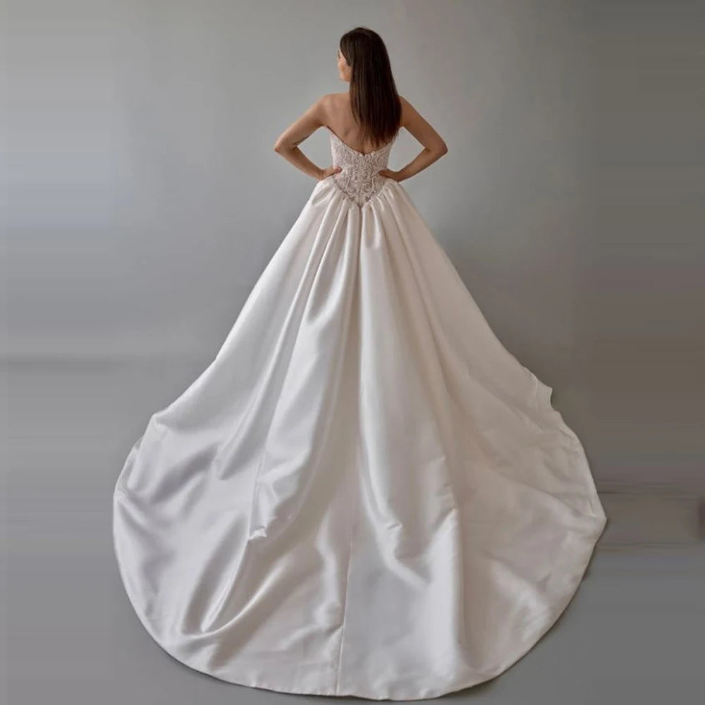 Graceful Mopping-Length Bridal Gown