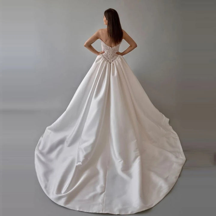 Graceful Mopping-Length Bridal Gown