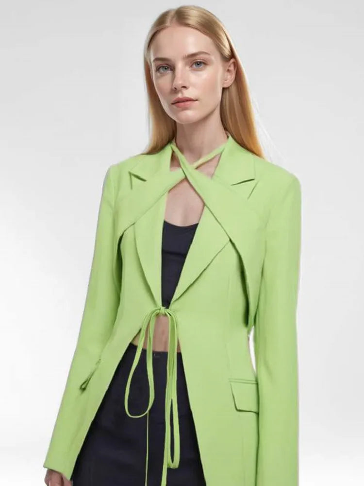 Green slim blazer with notch lapels and lace-up front tie, long sleeves, flap pocket