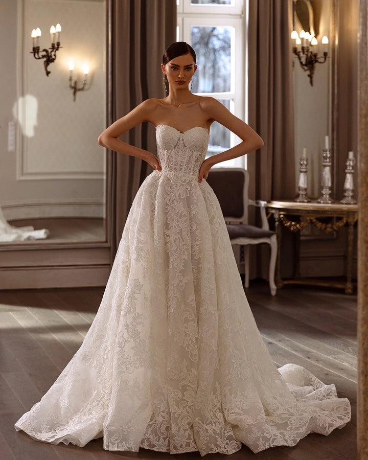 Luxury Sweetheart Appliques Bridal Gown