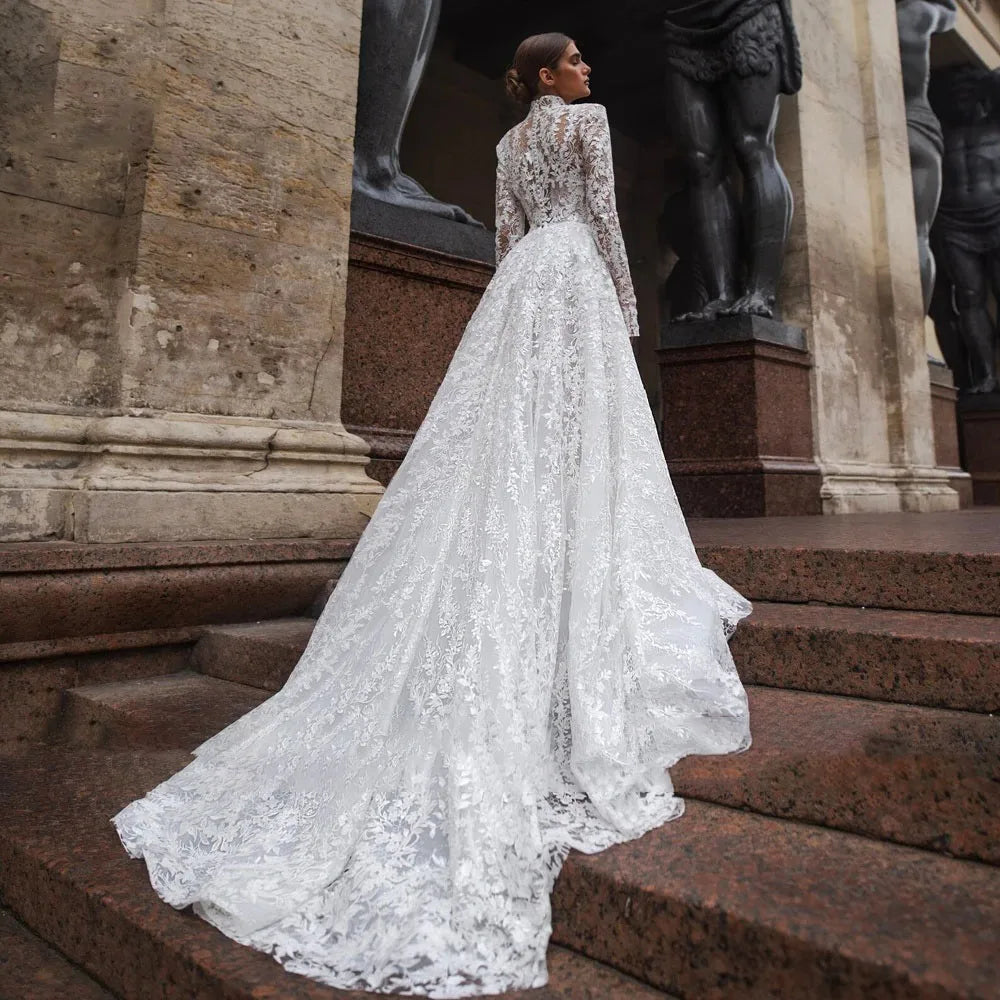 Robe de mariée élégante à col haut et coupe trapèze