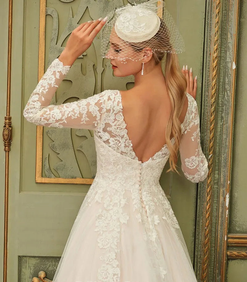 Tasteful Lace Appliques Bridal Dress