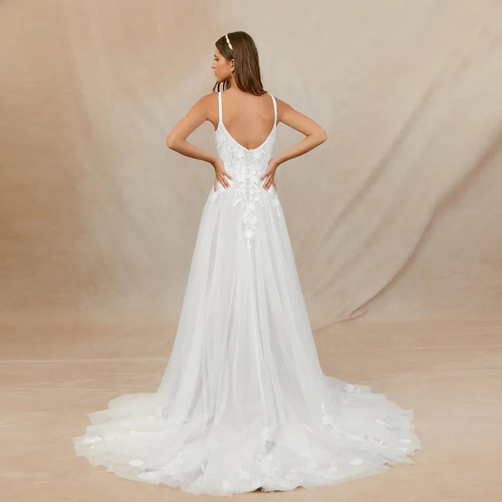 Graceful Scoop Neck Bridal Dress