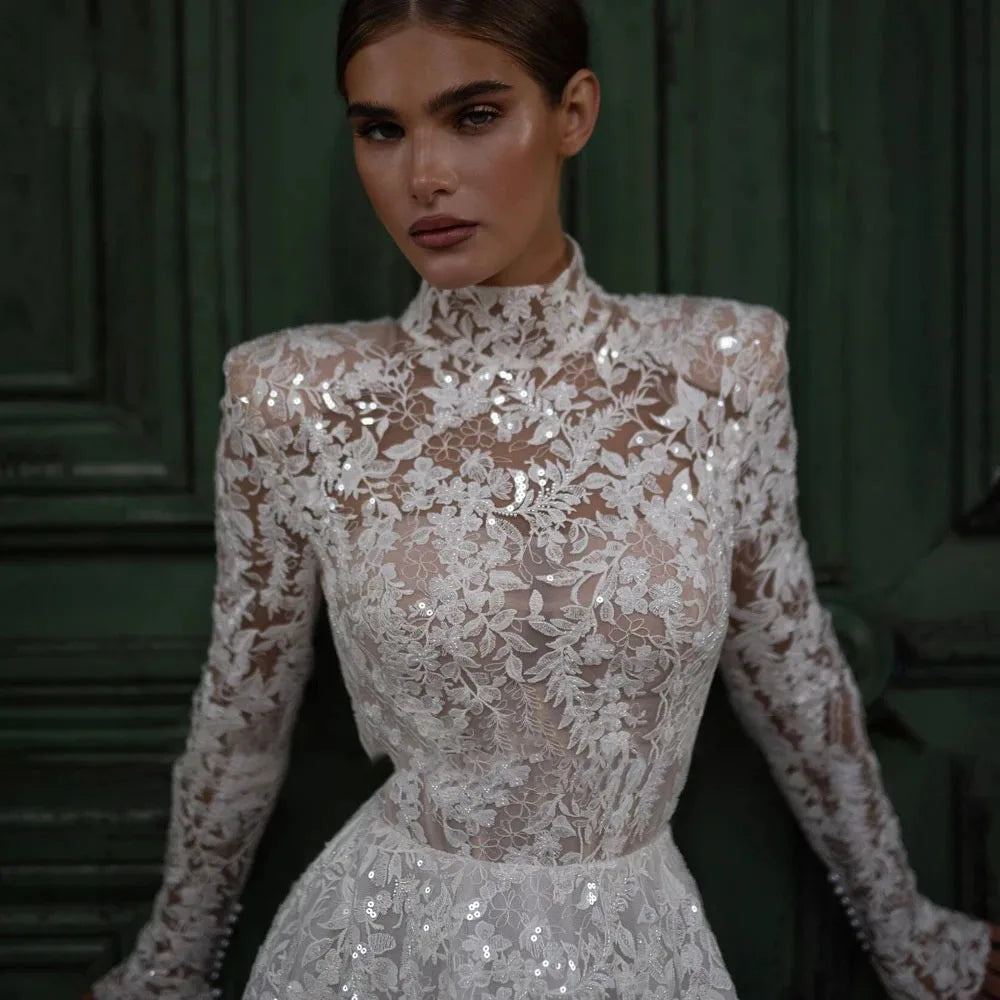 Robe de mariée élégante à col haut et coupe trapèze