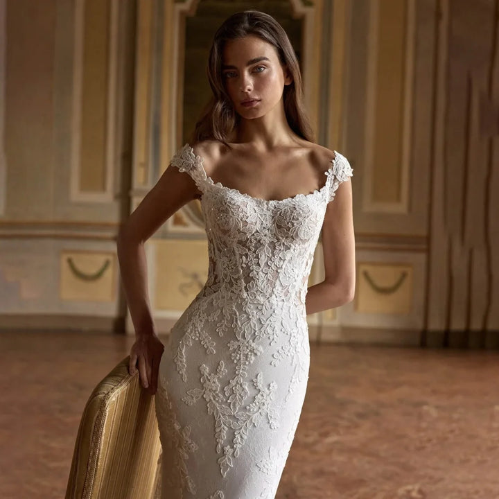Refined Scoop Neck Detailed Bridal Dress