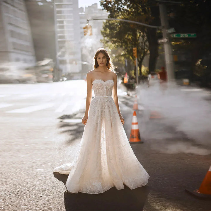 Elegant Sweetheart Neck Wedding Dress