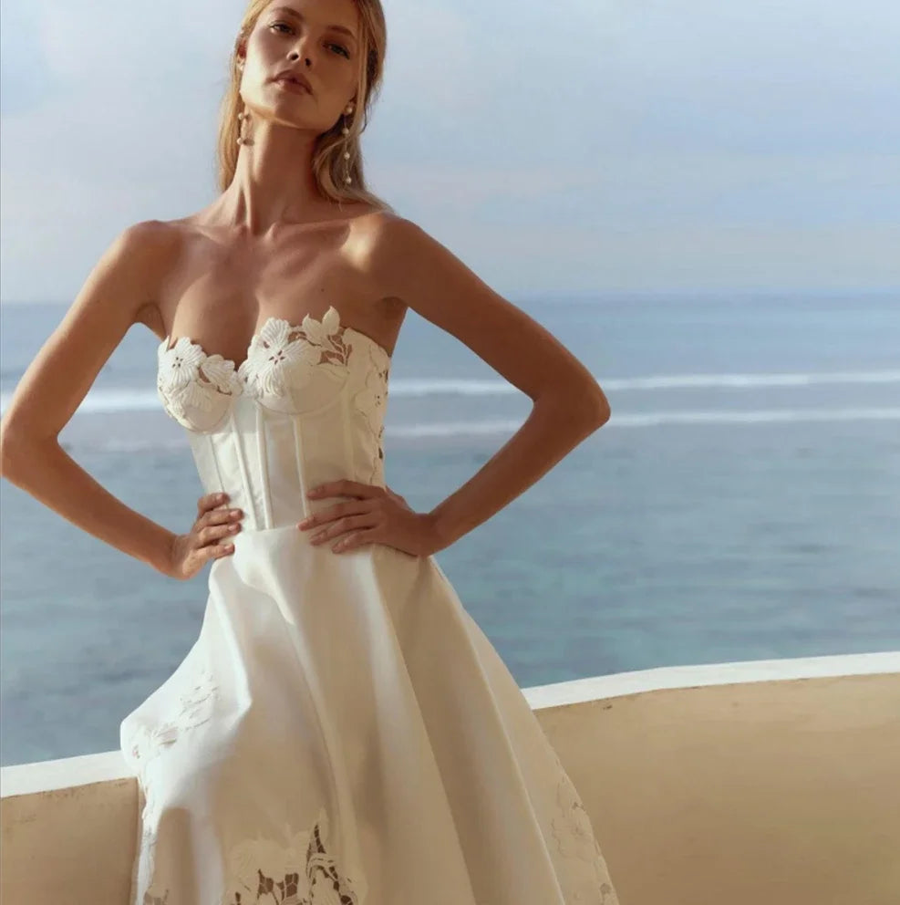 Exquisite Appliques Long Tulle Bridal Dress
