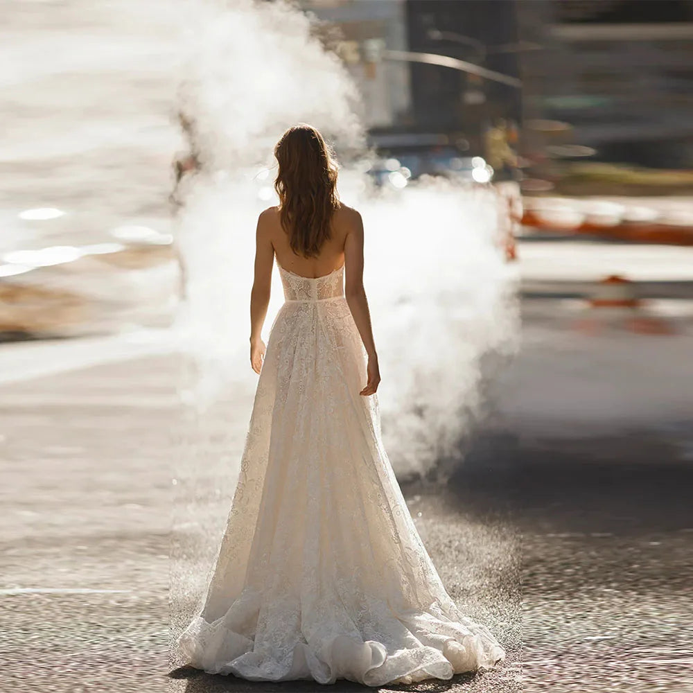 Elegant Sweetheart Neck Wedding Dress