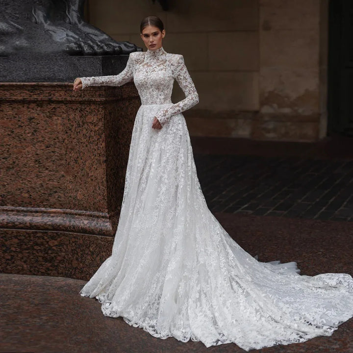 Robe de mariée élégante à col haut et coupe trapèze