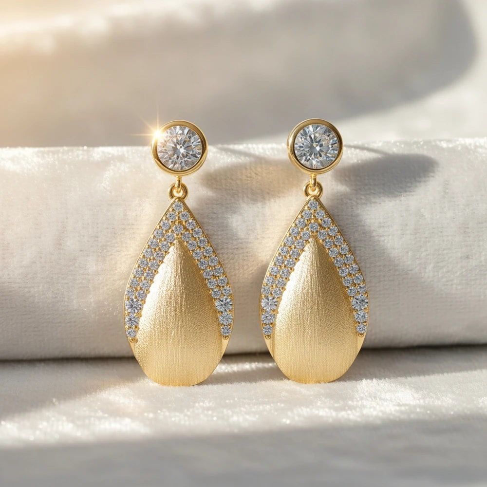 Light Round Cut Diamond Drop Earrings