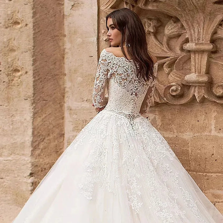 Nouvelle robe de mariée asymétrique, taille haute, coupe ajustée, traînante, en dentelle autocollante