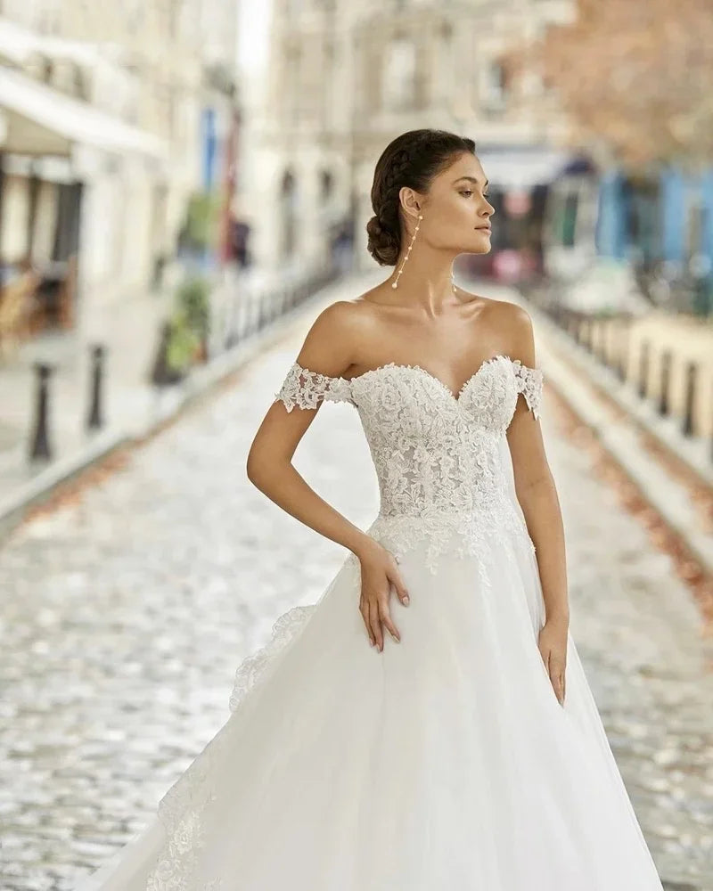 Delicate A-Line Lace Bridal Gown