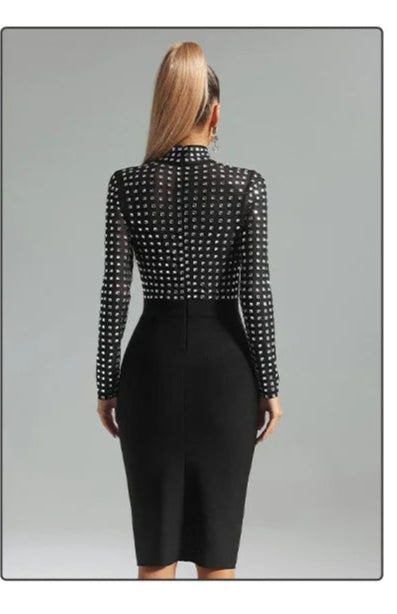 Robe moulante mi-longue à col roulé et strass