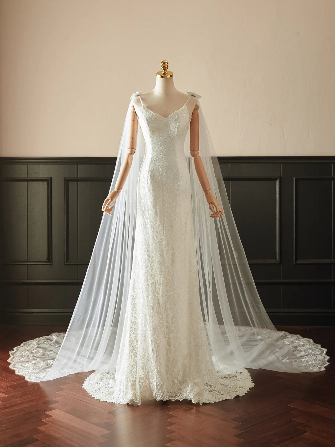 Luxury Appliques Long Train Drag Tulle Veil