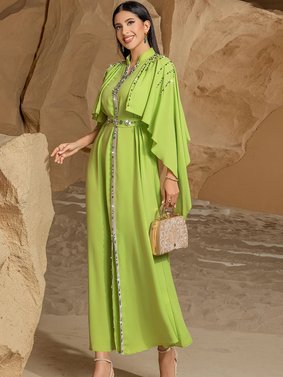 Caftan arabe luxueux cousu à la main et orné de perles