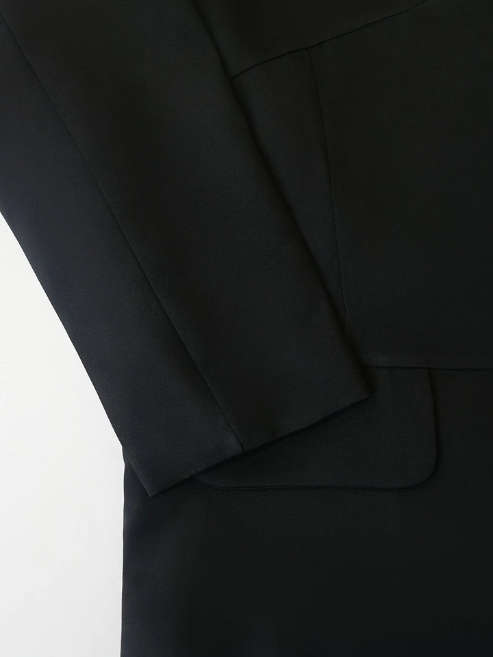 Women’s black slim-fit blazer with lapel and front opening, tailored seam detail