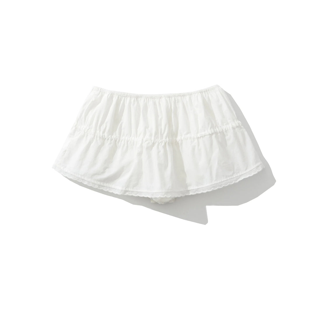 White flared mini skirt with elastic waist and ruched ruffle hem