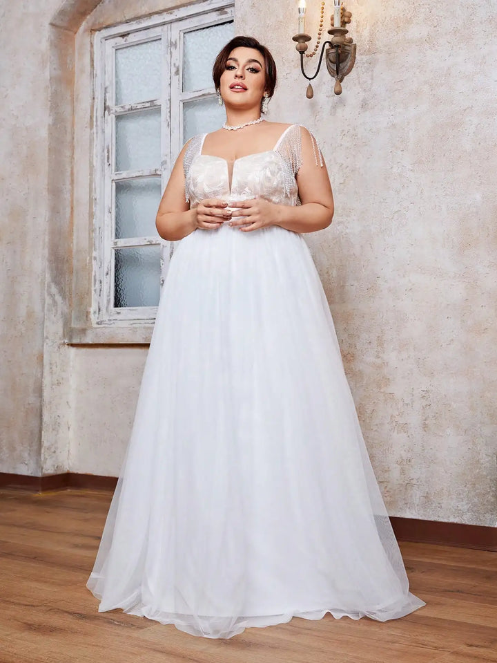 Embroidered Crew-neck Plus Size Wedding Dress