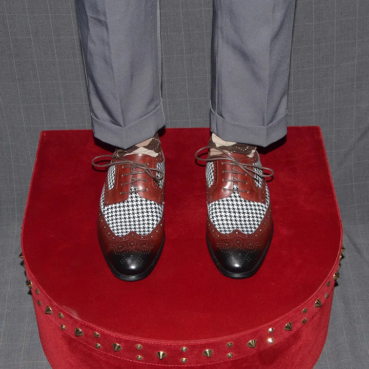 Elegant Brogue Carving Leather Shoes