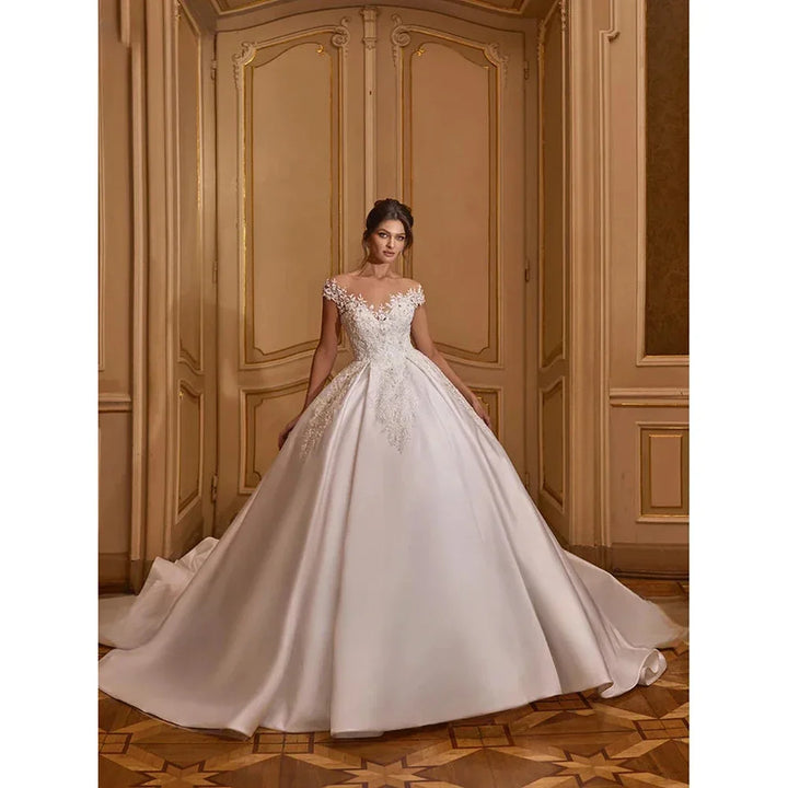 Robe de mariée en satin raffiné pour femme
